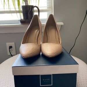 Kaari Blue Women's Tan Pumps